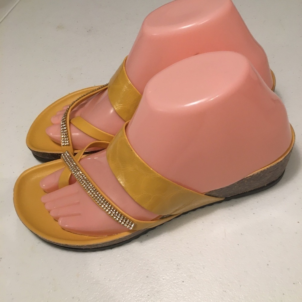 Italian Shoemakers Sandals Size 7.5M yellow SB-65